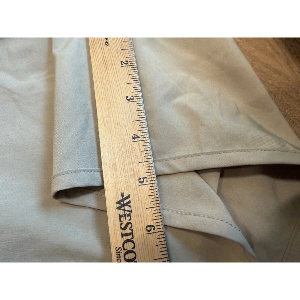 Magellan Outdoors Fish Gear Shorts Womens XXL Khaki Water Repellent Hiking Fish